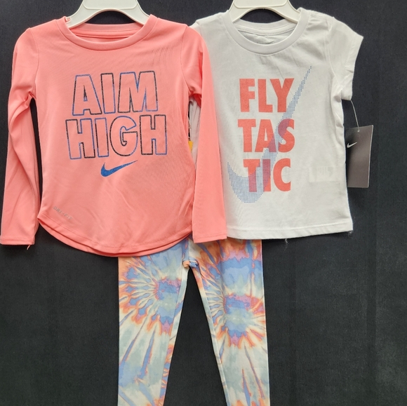 🆕️ Nike Tee - Picture 3 of 4